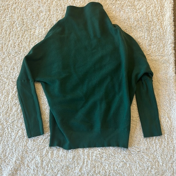 Lovely forest green sweater! - Picture 1 of 4